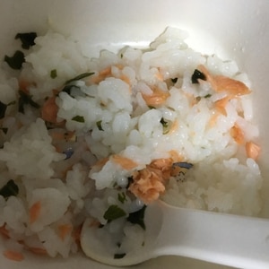 【離乳食完了期】鮭とわかめの混ぜご飯